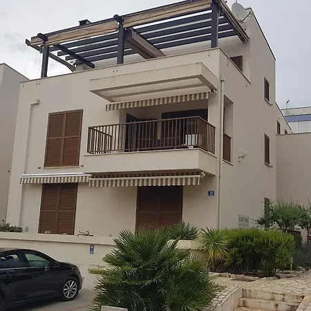 Atena شقة